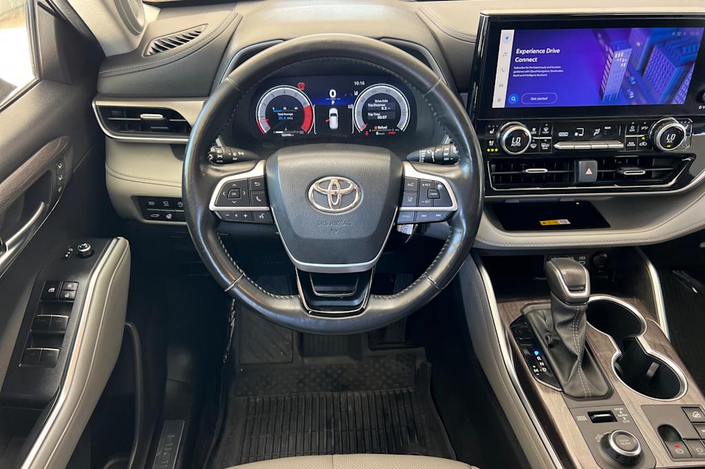 Thumbnail: 2023 Toyota Highlander - 11