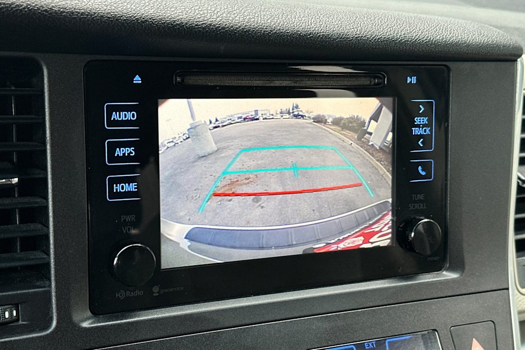 Thumbnail: 2015 Toyota Sienna - 26