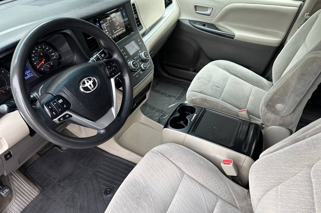 Thumbnail: 2015 Toyota Sienna - 8