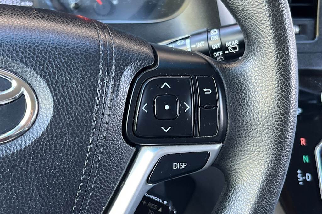 Thumbnail: 2015 Toyota Sienna - 29
