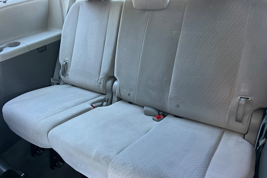 Thumbnail: 2015 Toyota Sienna - 23