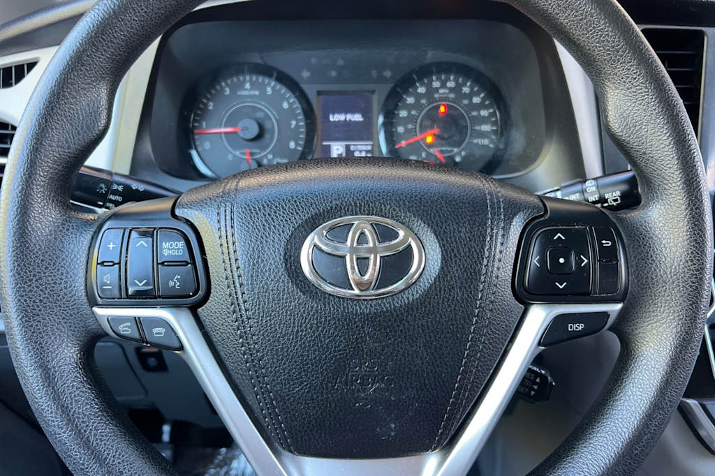 Thumbnail: 2015 Toyota Sienna - 27