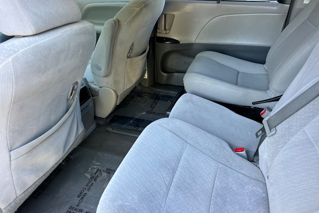 Thumbnail: 2015 Toyota Sienna - 11