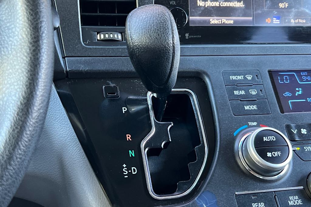 Thumbnail: 2015 Toyota Sienna - 15