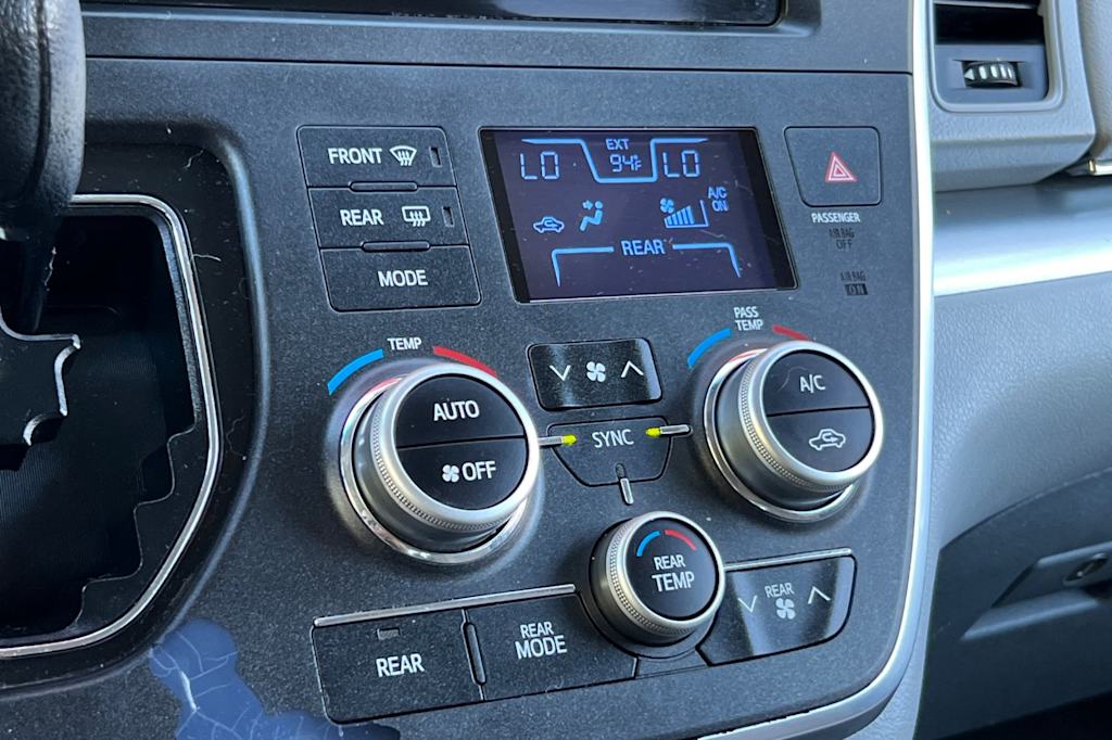 Thumbnail: 2015 Toyota Sienna - 26