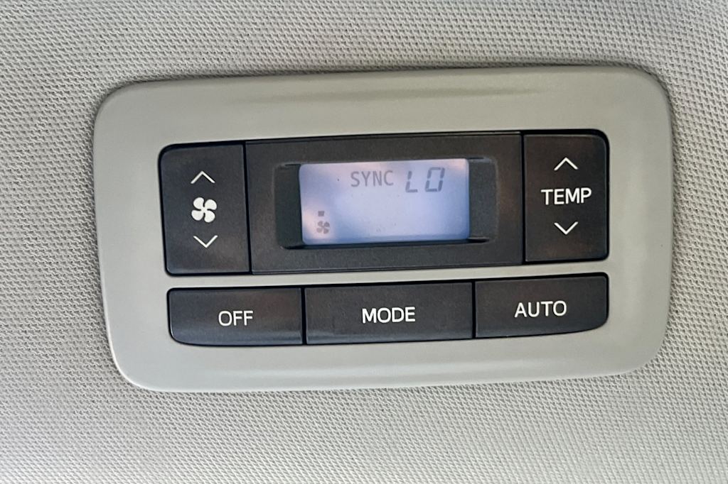 Thumbnail: 2015 Toyota Sienna - 14