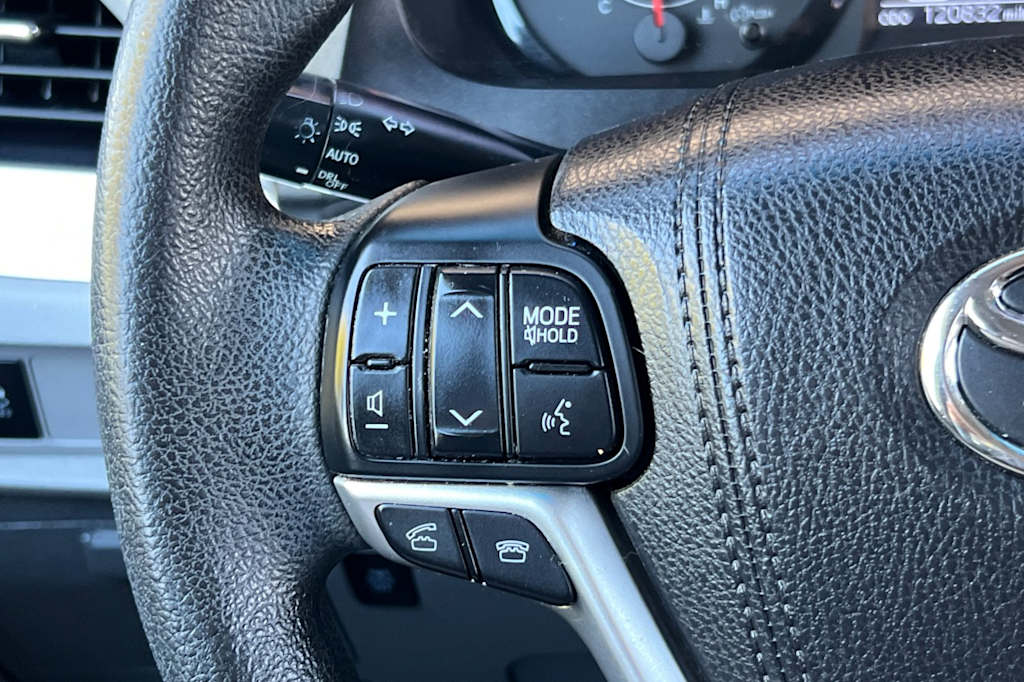 Thumbnail: 2015 Toyota Sienna - 28