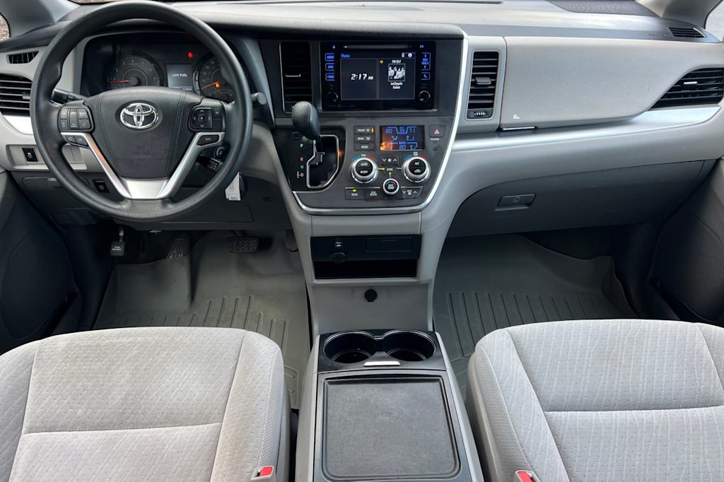 2016 Toyota Sienna LE 2