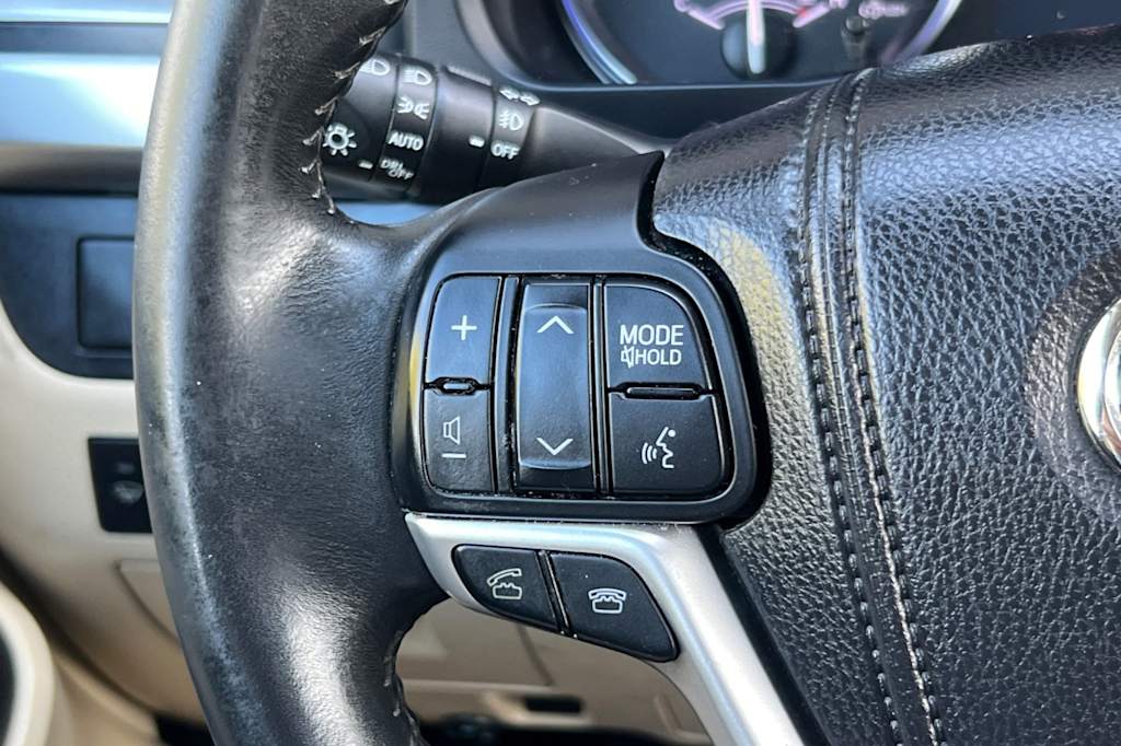 Thumbnail: 2014 Toyota Highlander - 31
