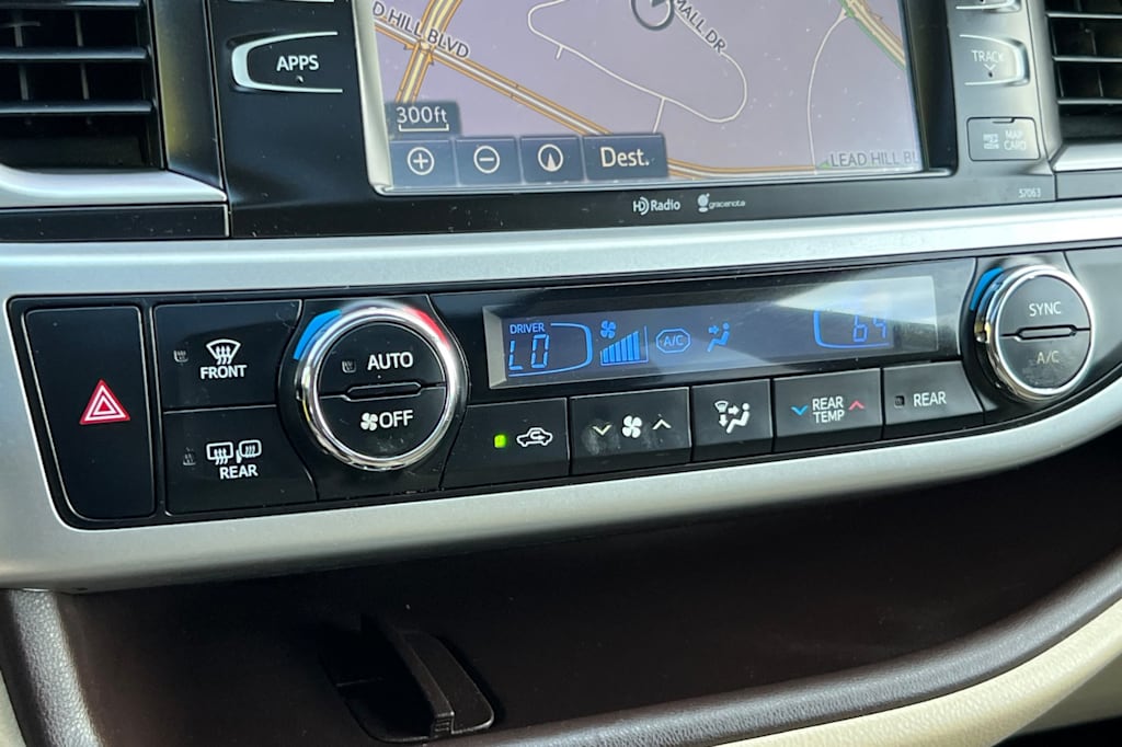 Thumbnail: 2014 Toyota Highlander - 28