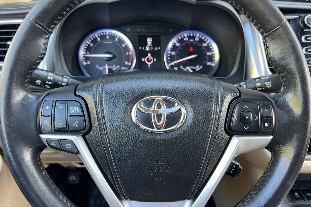 Thumbnail: 2014 Toyota Highlander - 30