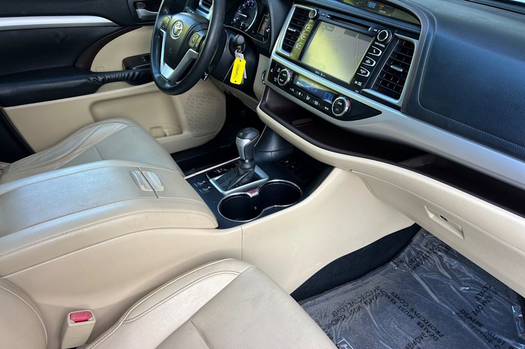 Thumbnail: 2014 Toyota Highlander - 10