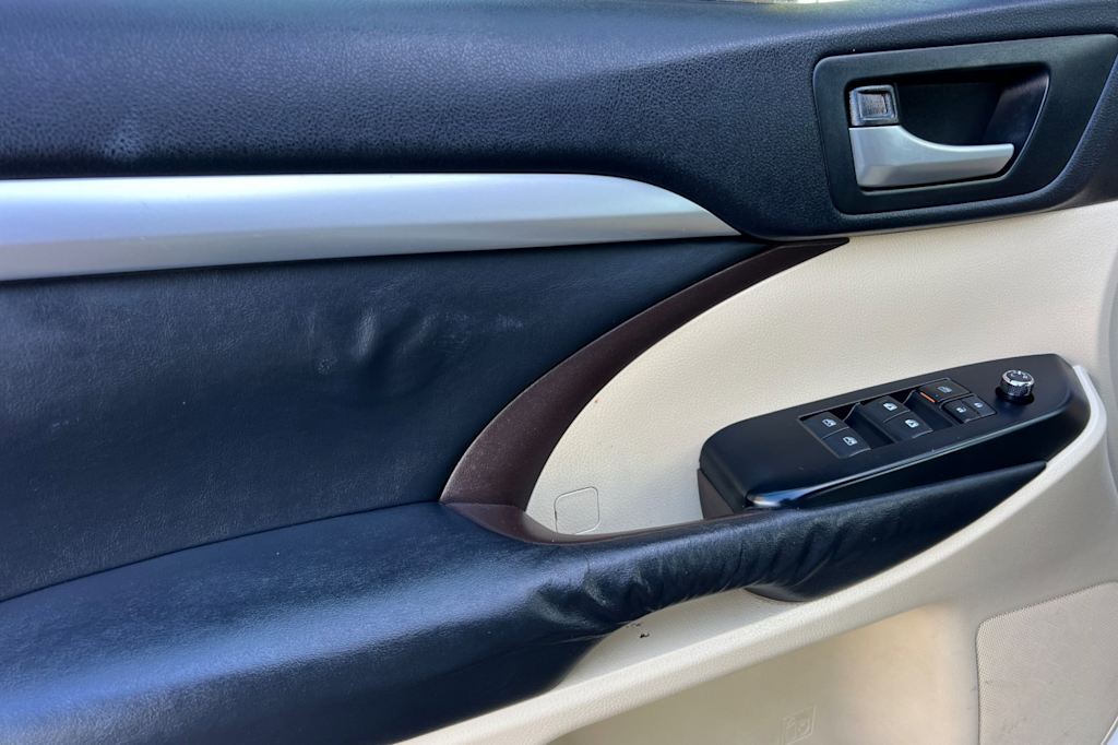 Thumbnail: 2014 Toyota Highlander - 20