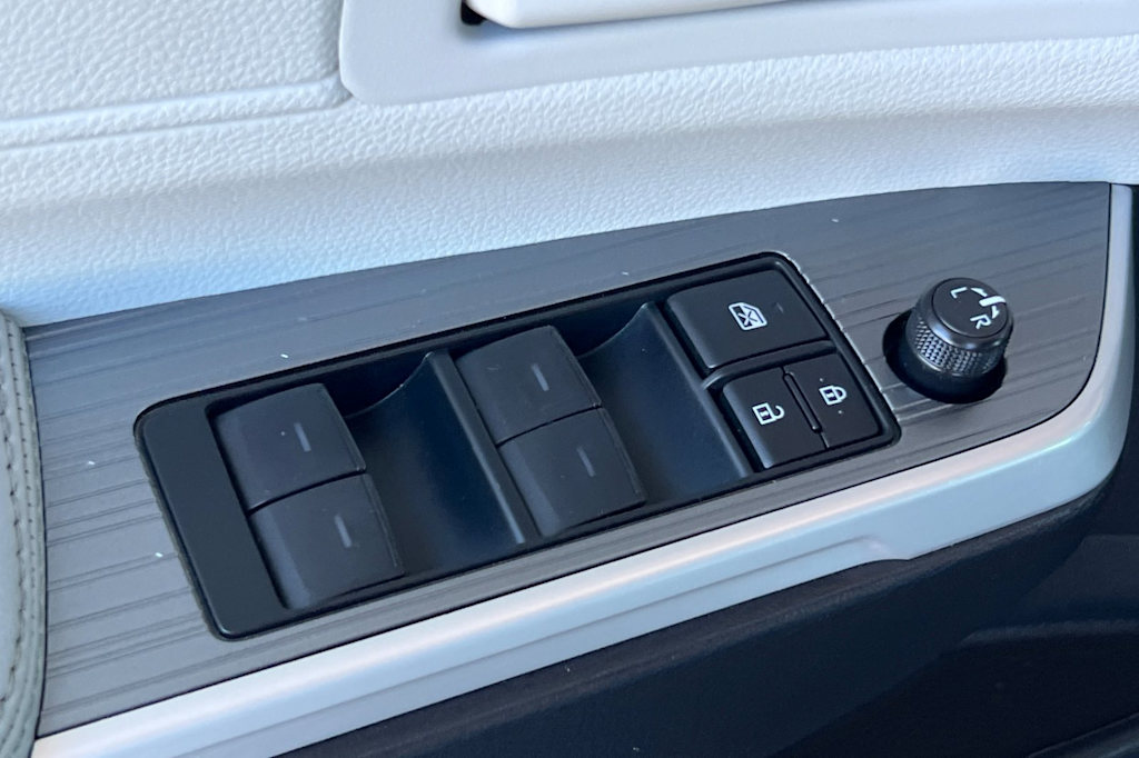 Thumbnail: 2025 Toyota Sienna - 23
