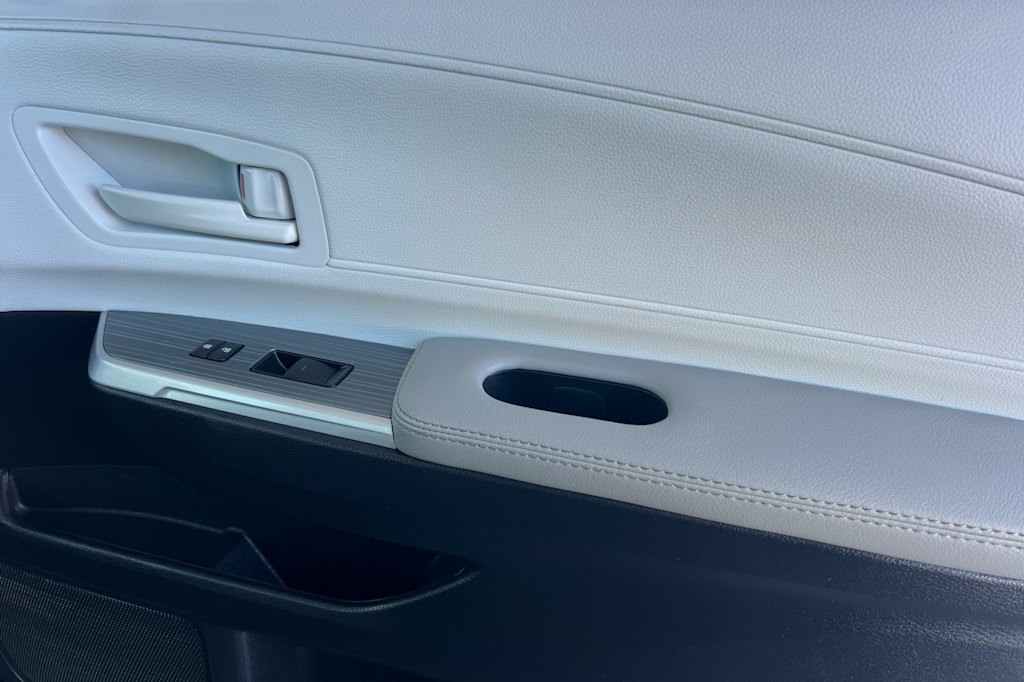 Thumbnail: 2025 Toyota Sienna - 25