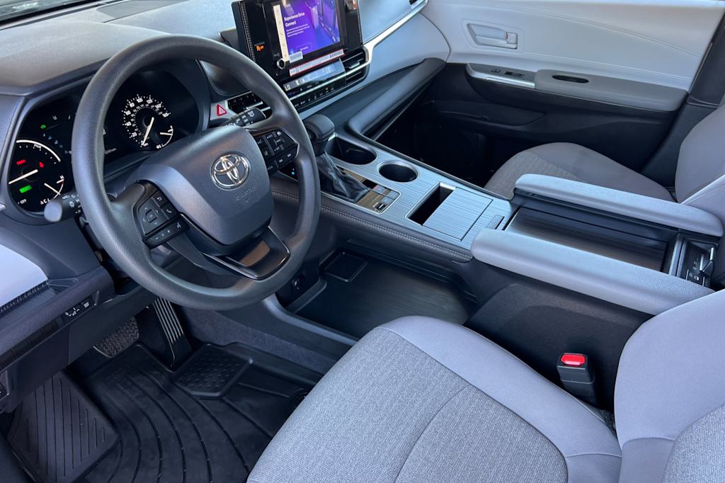 Thumbnail: 2025 Toyota Sienna - 9