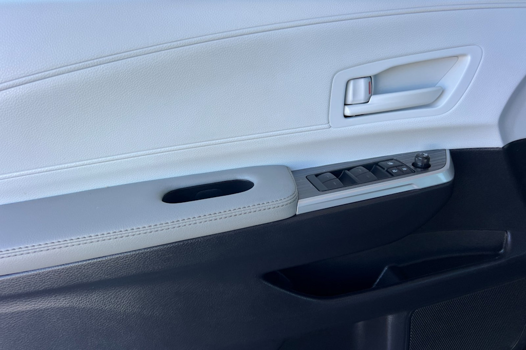 Thumbnail: 2025 Toyota Sienna - 22