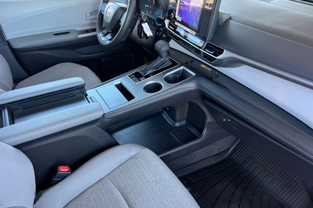 Thumbnail: 2025 Toyota Sienna - 13
