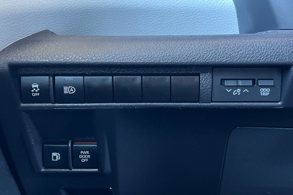 Thumbnail: 2025 Toyota Sienna - 32