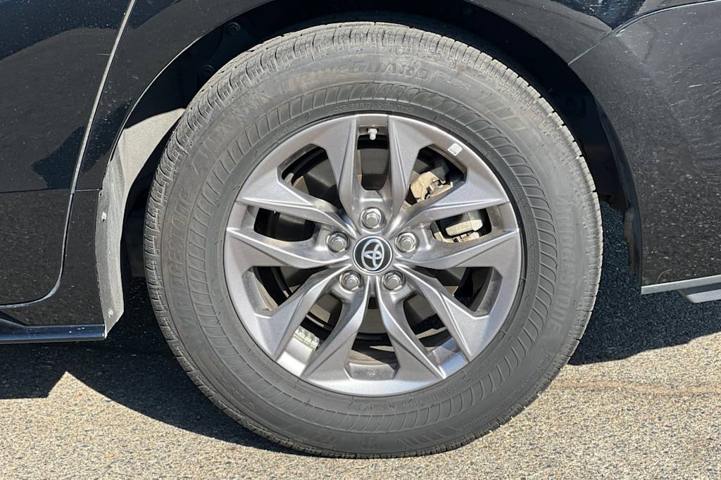 Thumbnail: 2023 Toyota Sienna - 26