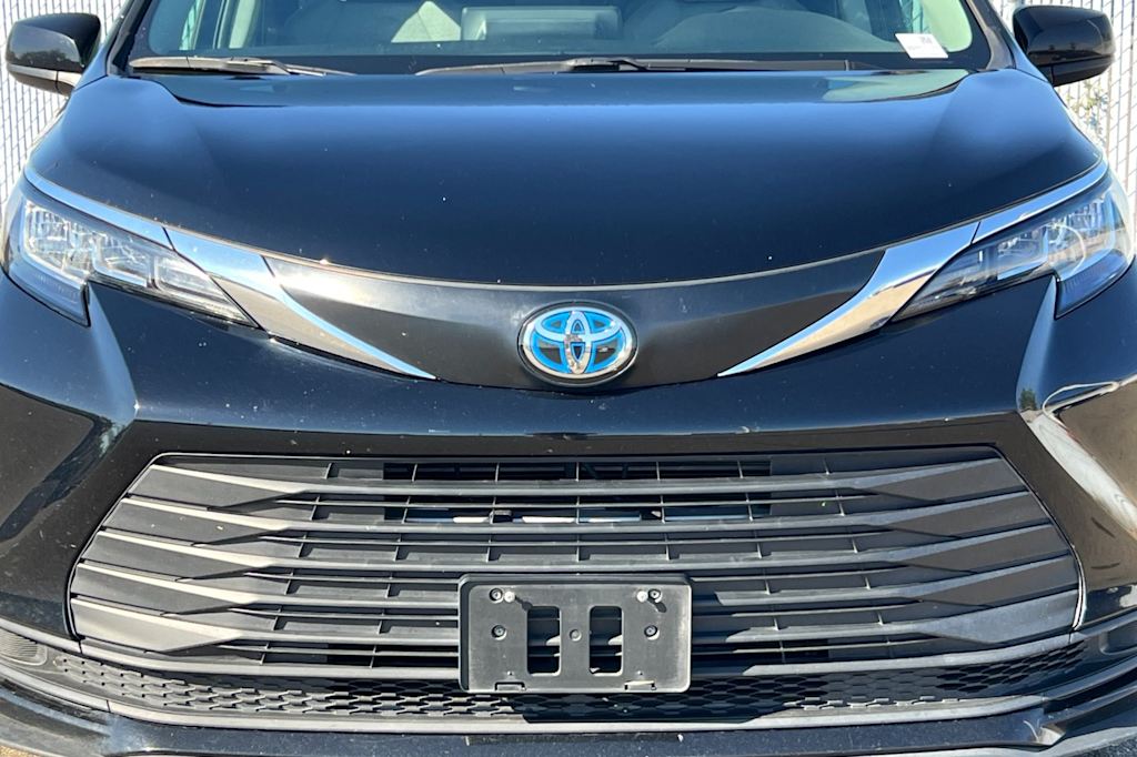 Thumbnail: 2023 Toyota Sienna - 9