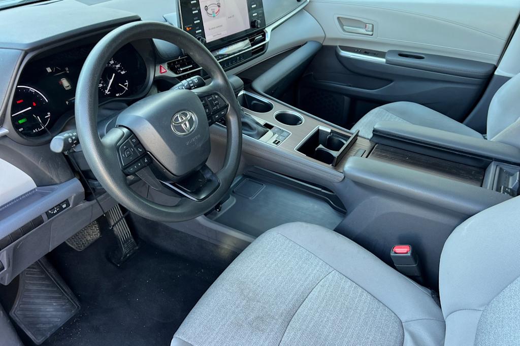 Thumbnail: 2023 Toyota Sienna - 2