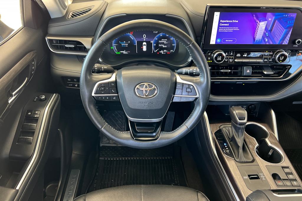 Thumbnail: 2023 Toyota Highlander - 11