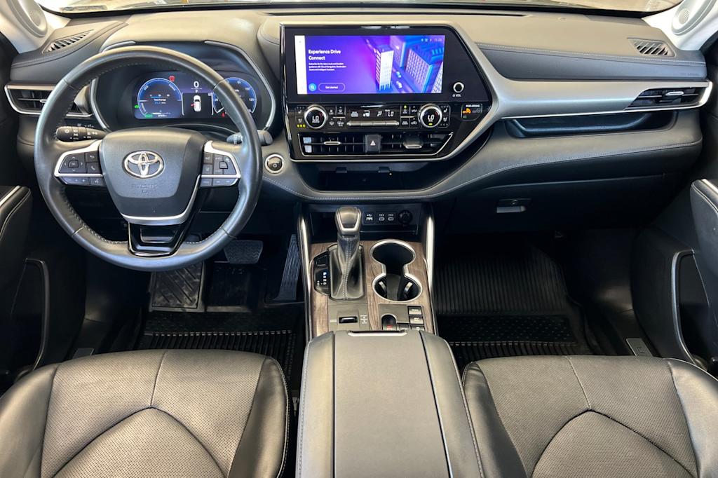 Thumbnail: 2023 Toyota Highlander - 2