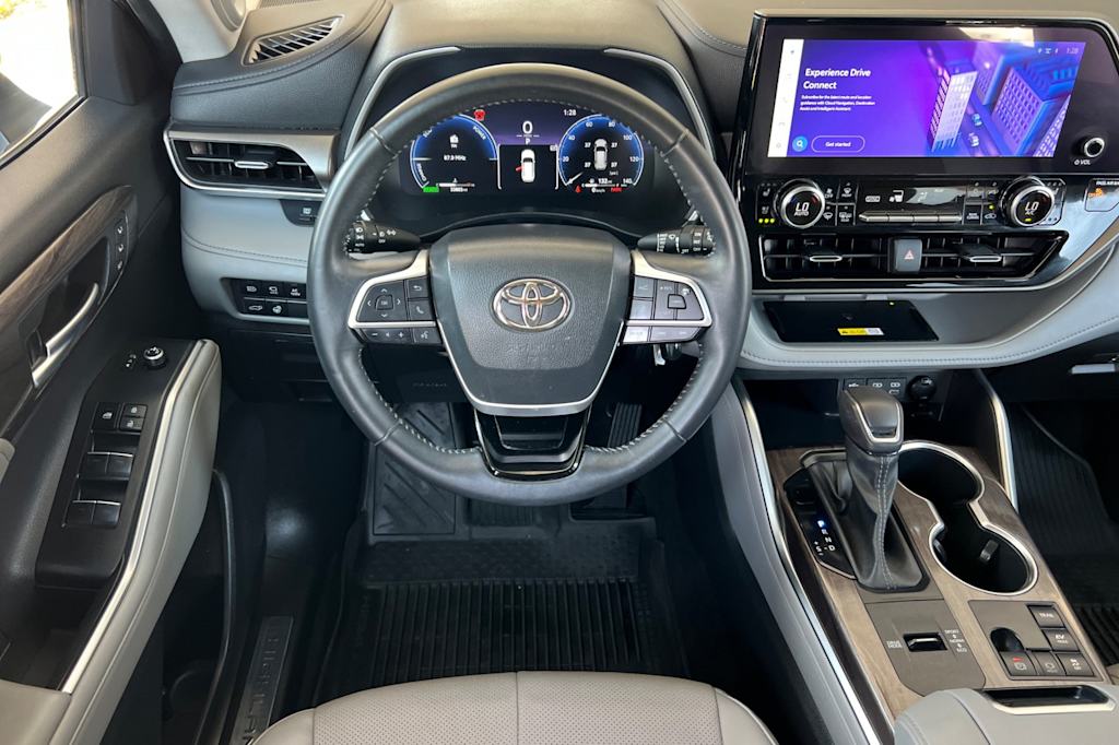 Thumbnail: 2023 Toyota Highlander - 11
