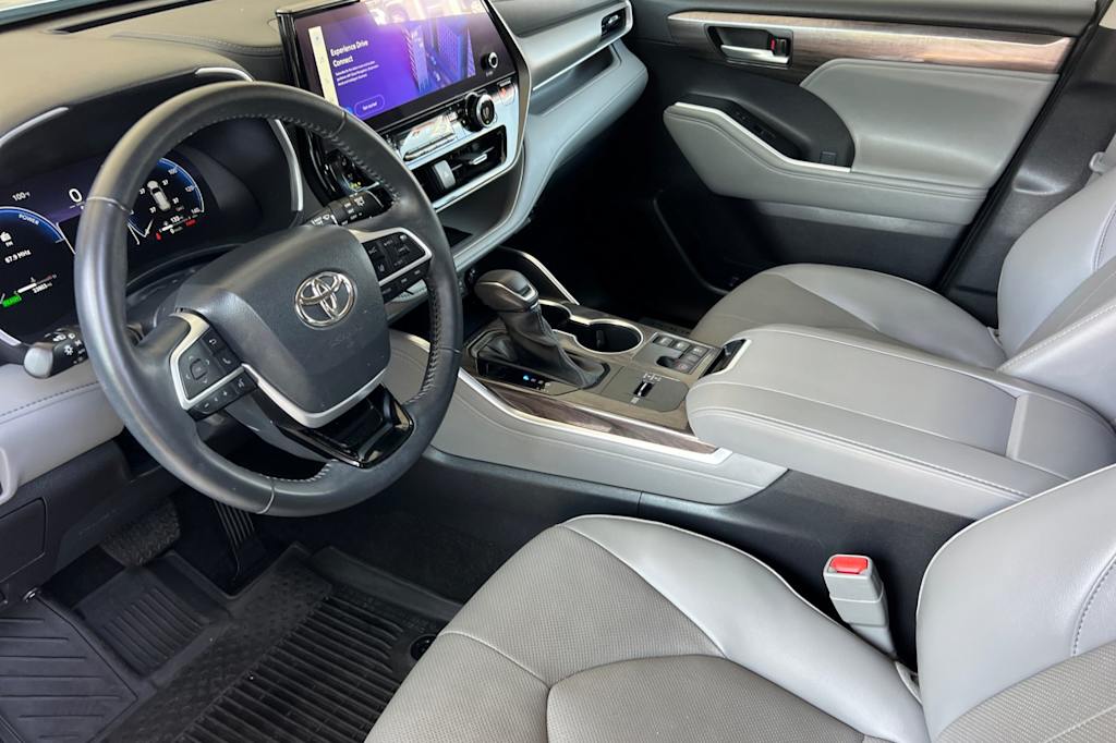 Thumbnail: 2023 Toyota Highlander - 9