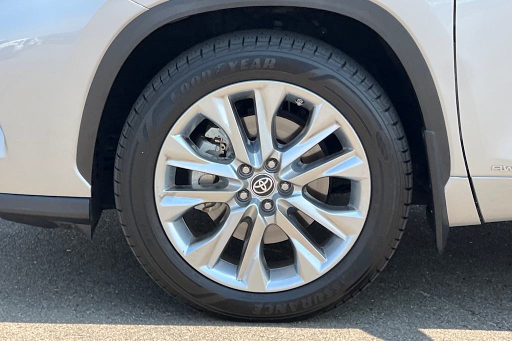 Thumbnail: 2023 Toyota Highlander - 8