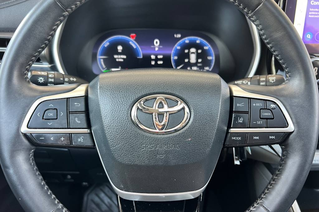 Thumbnail: 2023 Toyota Highlander - 31
