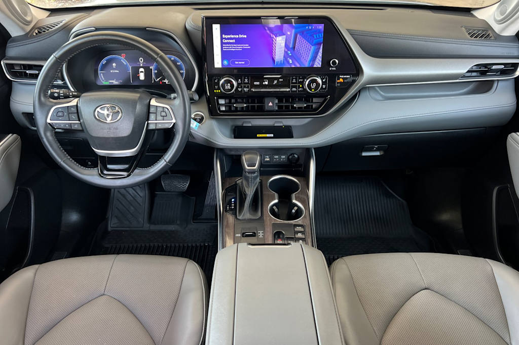 Thumbnail: 2023 Toyota Highlander - 2