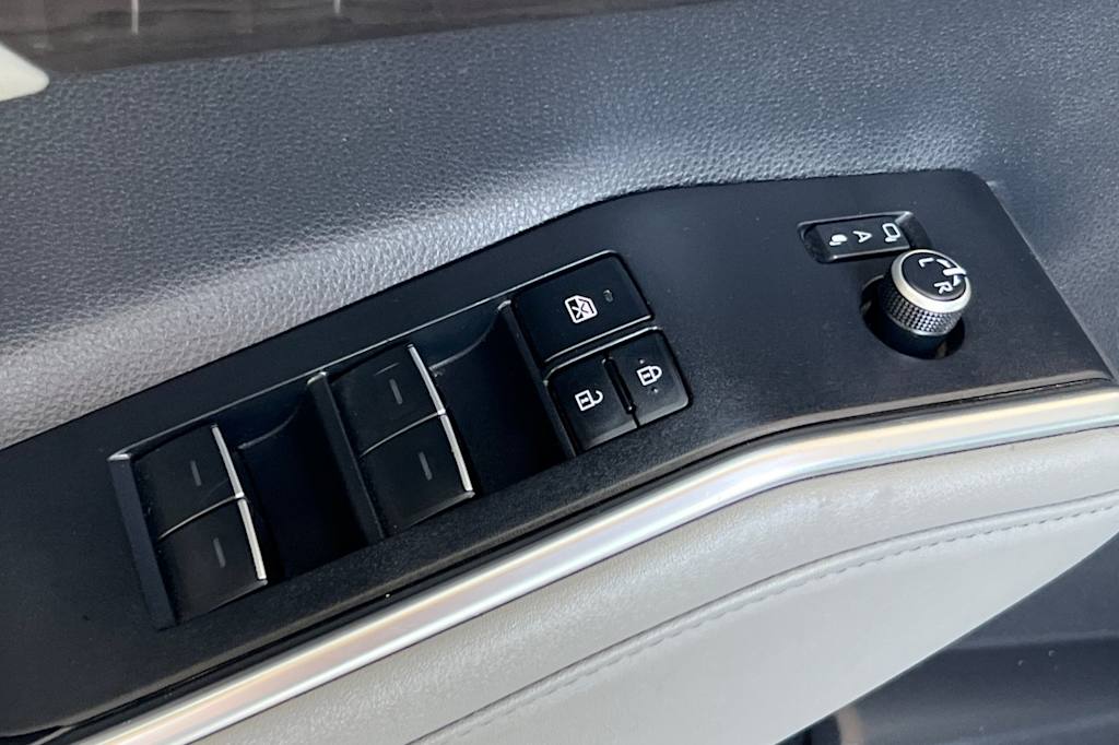 Thumbnail: 2023 Toyota Highlander - 22