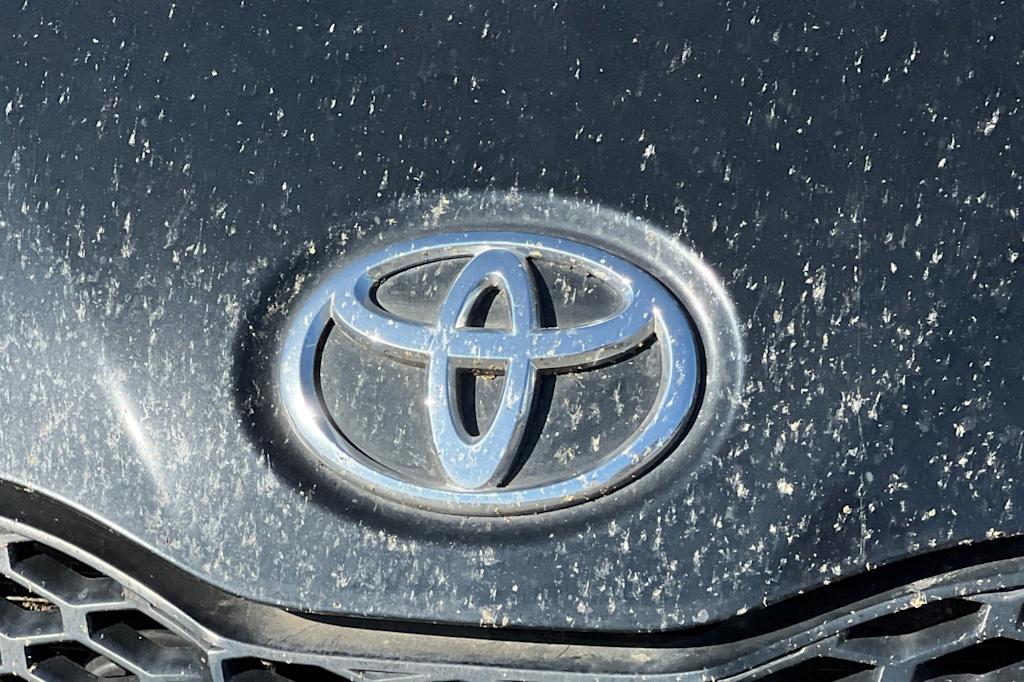 Thumbnail: 2015 Toyota Sienna - 17