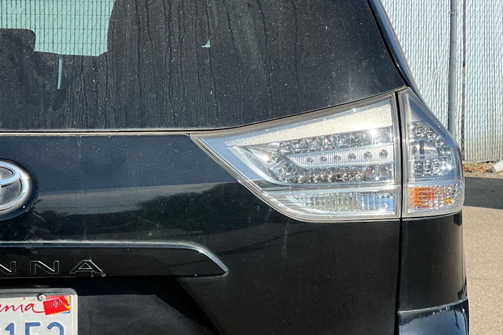 Thumbnail: 2015 Toyota Sienna - 22