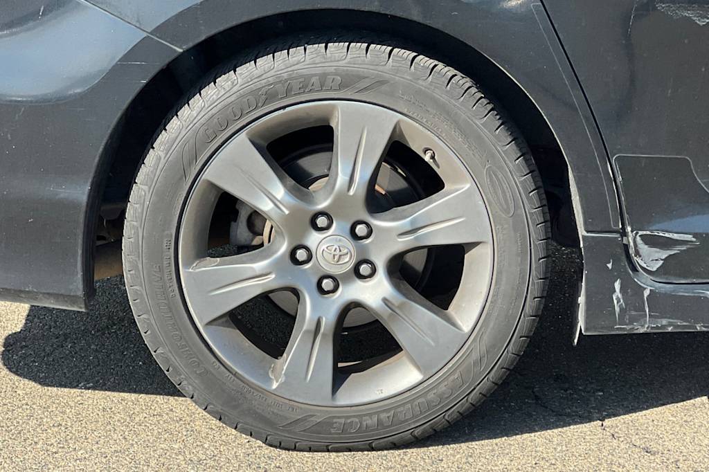 Thumbnail: 2015 Toyota Sienna - 21