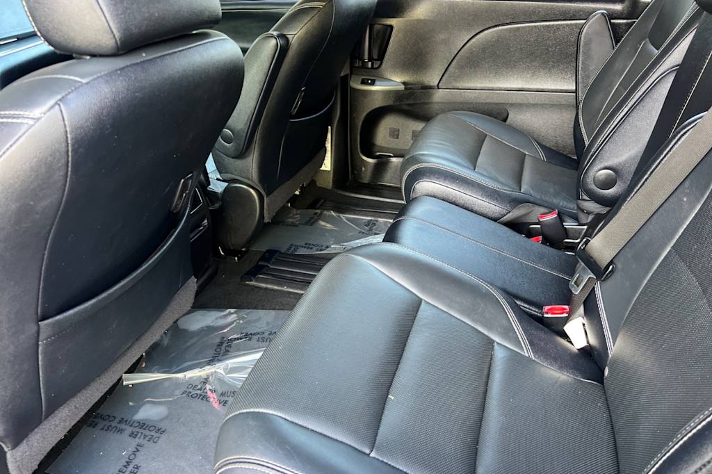 Thumbnail: 2015 Toyota Sienna - 9