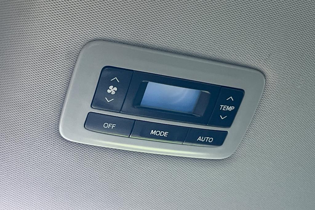 Thumbnail: 2015 Toyota Sienna - 15