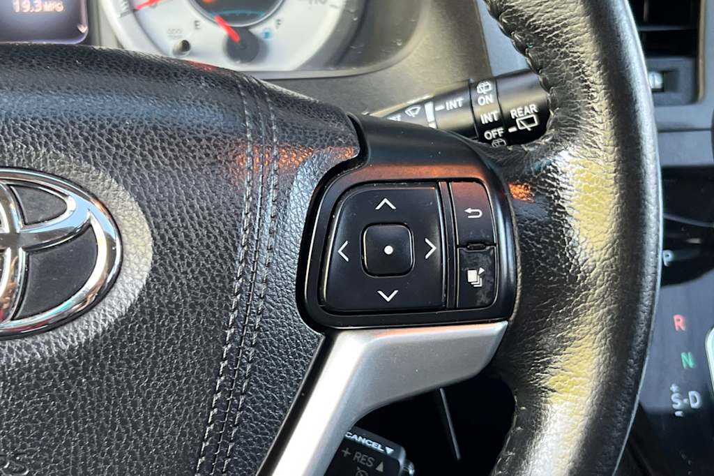 Thumbnail: 2015 Toyota Sienna - 31