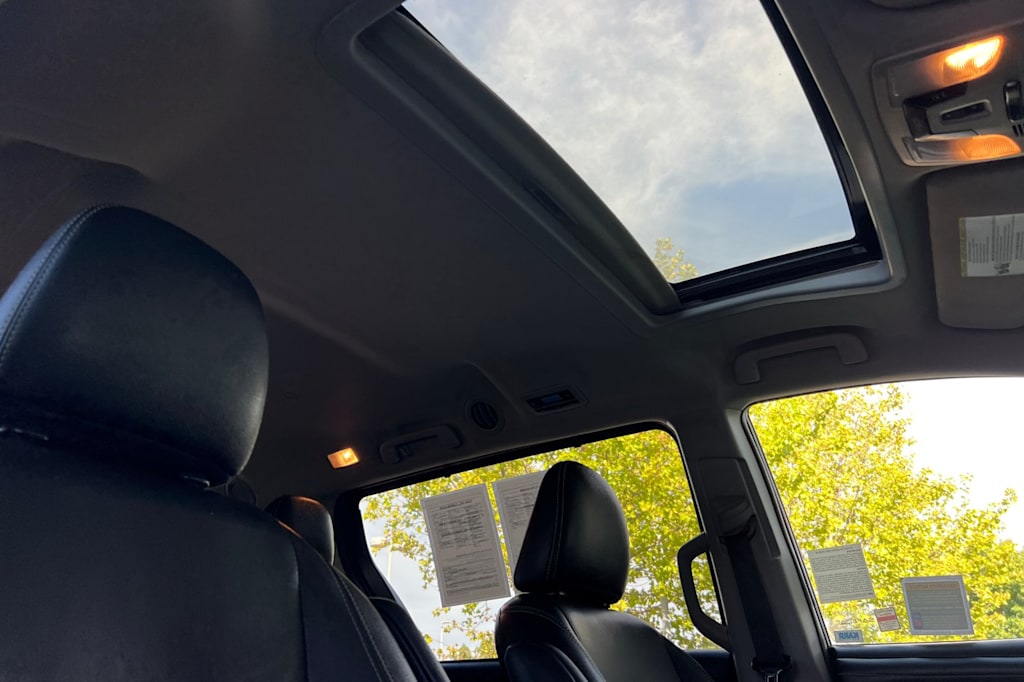 Thumbnail: 2015 Toyota Sienna - 24