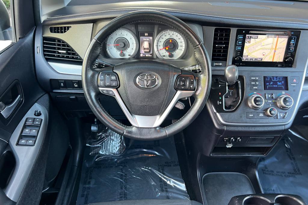Thumbnail: 2015 Toyota Sienna - 10