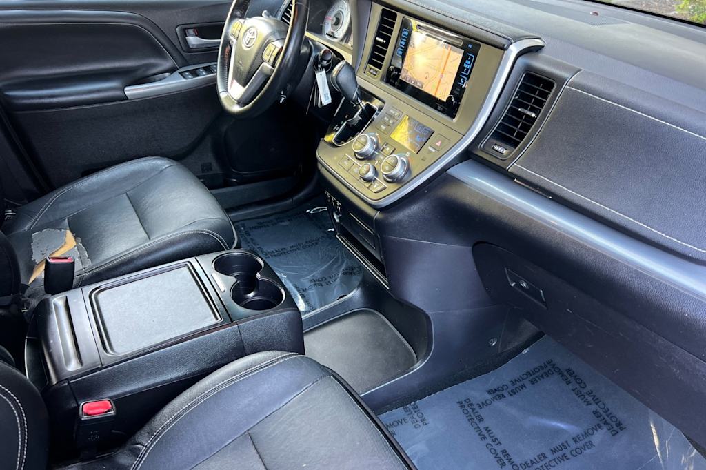 Thumbnail: 2015 Toyota Sienna - 11