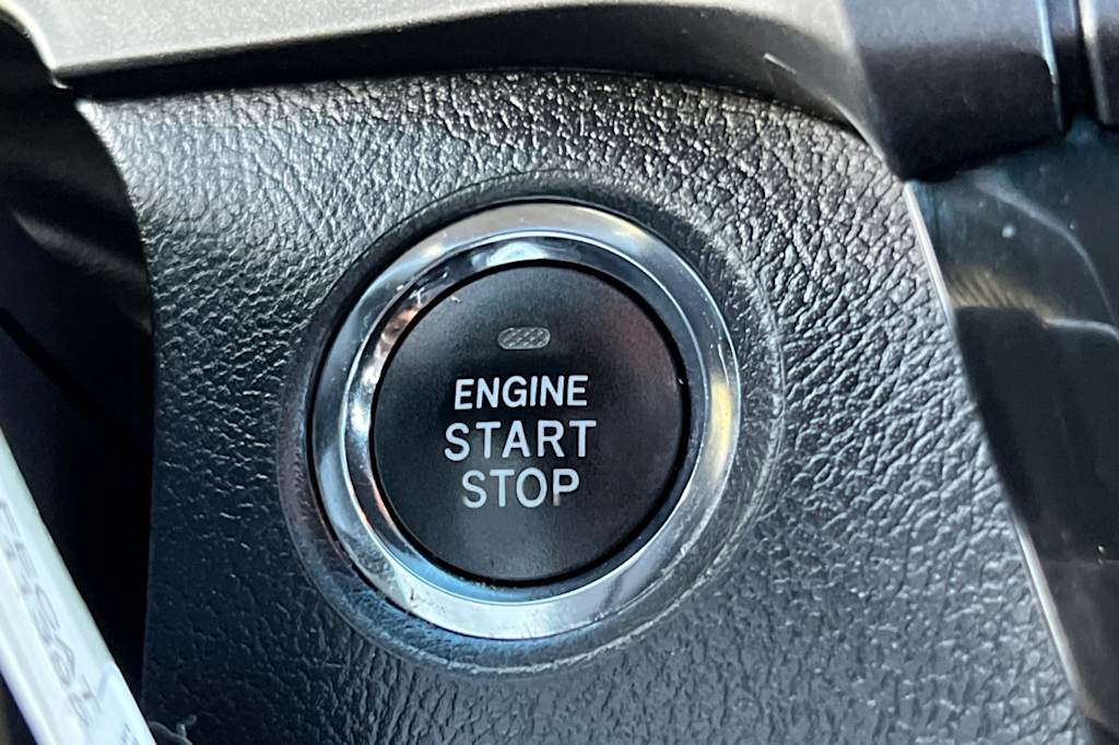 Thumbnail: 2015 Toyota Sienna - 28