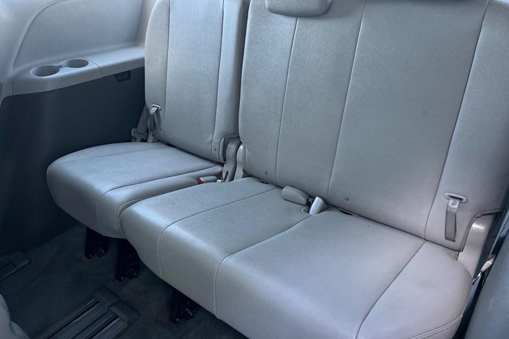 Thumbnail: 2015 Toyota Sienna - 22