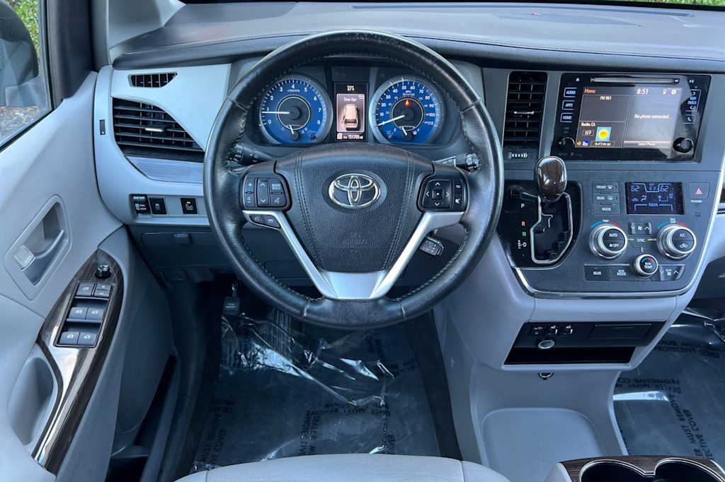 Thumbnail: 2015 Toyota Sienna - 10