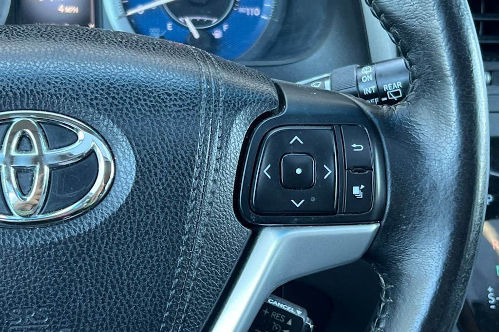 Thumbnail: 2015 Toyota Sienna - 31