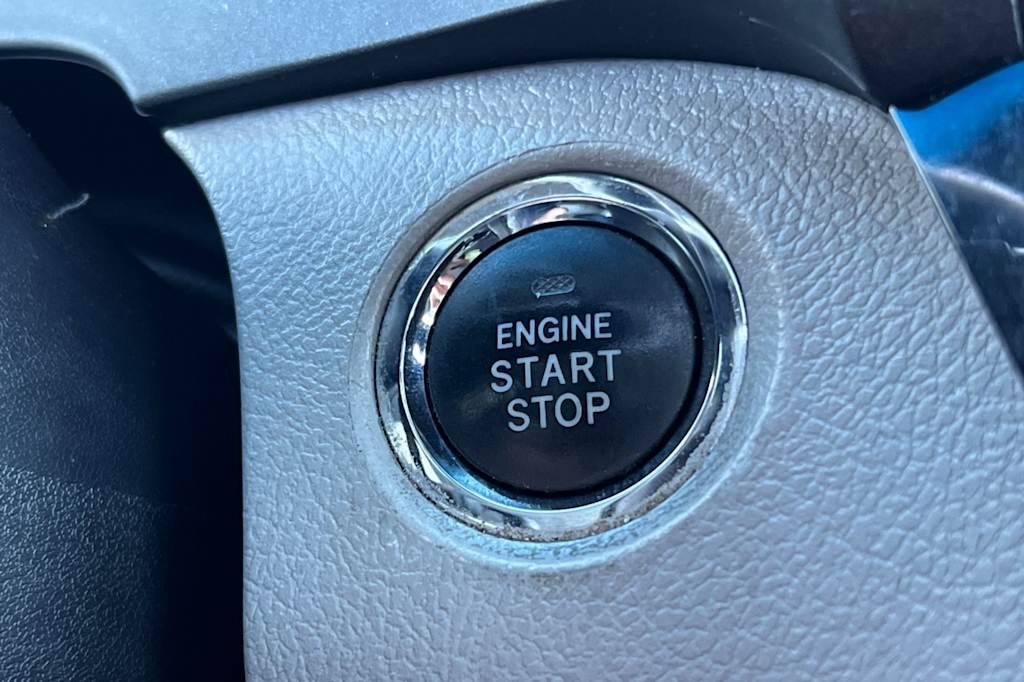 Thumbnail: 2015 Toyota Sienna - 28