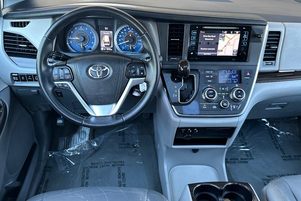 Thumbnail: 2015 Toyota Sienna - 12