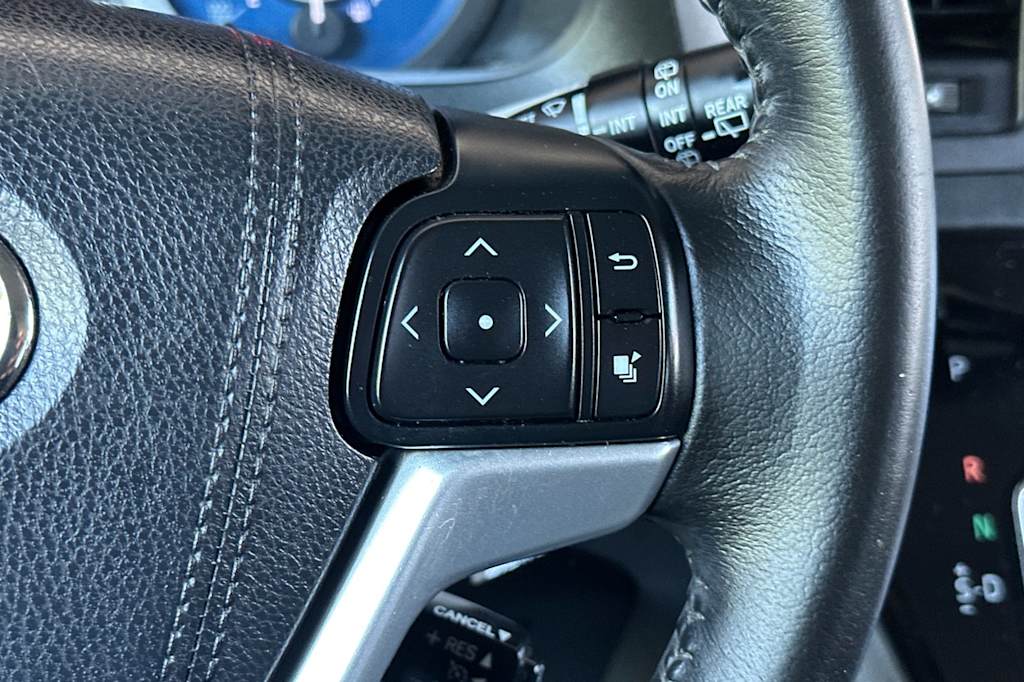 Thumbnail: 2015 Toyota Sienna - 33